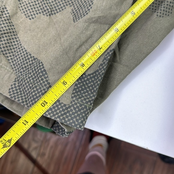 Mountain Ridge Men's  green camouflage shorts size 34 - Picture 9 of 10